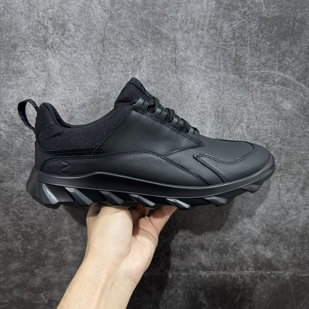 【公司级】ECCO爱步跑步鞋百搭舒适 秋冬新款厚底休闲运动鞋男鞋 灵动系列 黄景瑜同款 品质牛皮鞋面,轻盈柔韧 具有良好的透气性 细腻柔软 简约系带设计 可自由调节松紧 贴合脚型 PU泡沫橡胶大底 抓地力强 具有良好的防滑耐磨性 时尚简约 休闲百搭 尺码:39 40 41 42 43 44 (皮鞋码)-选品中心