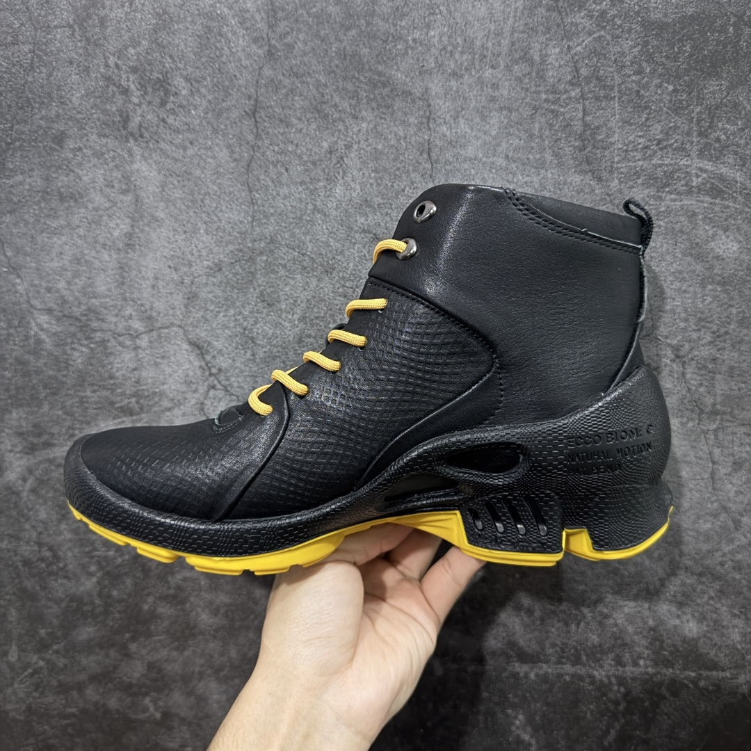 图片[2]-【广东纯原】Ecco爱步 Biom C 牛皮 轻盈舒适及踝高帮户外靴 ECCO以三大核心特征为依托：北欧设计风格、鞋履制作、积极的生活方式。北欧设计风格：北欧设计特点是独特、有格调、实用和简约，并且品质优良。鞋履制作：ECCO钟爱鞋履制作以及一切与鞋履制作相关的事物。积极的生活方式：ECCO的创始人希望制作出的鞋履无需磨合，即可完美贴合脚型，帮助人们享受行走的乐趣。ECCO的成功源自其产品质量和创新的技术水平，恪守“鞋遵循双足”的设计理念，将的舒适度和风格融为一体。ECCO跑遍全世界寻找创新的原料。从制革制鞋一体化的设置，源头上控制皮革质量，确保对人体无害。 尺码：38 39 40 41 42 43 44 （皮鞋码）-选品中心
