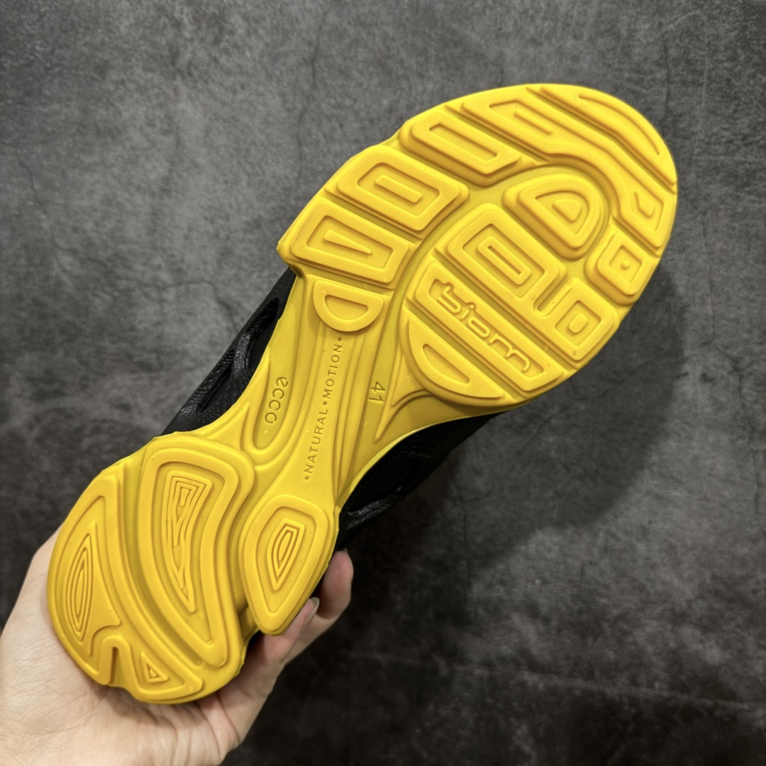 图片[9]-【广东纯原】Ecco爱步 Biom C 牛皮 轻盈舒适及踝高帮户外靴 ECCO以三大核心特征为依托：北欧设计风格、鞋履制作、积极的生活方式。北欧设计风格：北欧设计特点是独特、有格调、实用和简约，并且品质优良。鞋履制作：ECCO钟爱鞋履制作以及一切与鞋履制作相关的事物。积极的生活方式：ECCO的创始人希望制作出的鞋履无需磨合，即可完美贴合脚型，帮助人们享受行走的乐趣。ECCO的成功源自其产品质量和创新的技术水平，恪守“鞋遵循双足”的设计理念，将的舒适度和风格融为一体。ECCO跑遍全世界寻找创新的原料。从制革制鞋一体化的设置，源头上控制皮革质量，确保对人体无害。 尺码：38 39 40 41 42 43 44 （皮鞋码）-选品中心