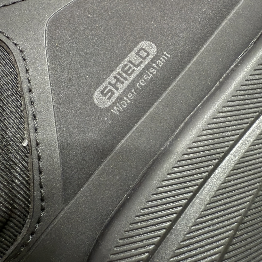 图片[6]-【公司级】DESCENTE BOA 迪桑特缓时尚休闲运动覆盖防水男子越野跑鞋 内里加绒 官方同步 正确细节 正确白色标 正确米其林大底 区别市场错版 适合技术路线单日徒步穿着 aeriosflgtx鞋受到长途野外跑步鞋的启发，适合在变化的地形上进行快速轻快的徒步旅行穿着，舒适而有支撑性，使您充满信心。 该设计与脚部融为一体，可最大限度地减少摩擦，鞋面gore-tex保护膜具有超强防水效果，采用gore隐形适体(invisiblefit)技术，更轻薄舒适。鞋子鞋外底结构vibram®橡胶化合材料，防滑耐磨耐用，tpu鞋头可防磨损，压缩eva泡沫内底以及一体的tpu铁芯提高了灵活性和稳定性。这是一款集功能，户外，颜值于一体的超强登山鞋，强烈推荐💪🏻 尺码： 39-45-选品中心