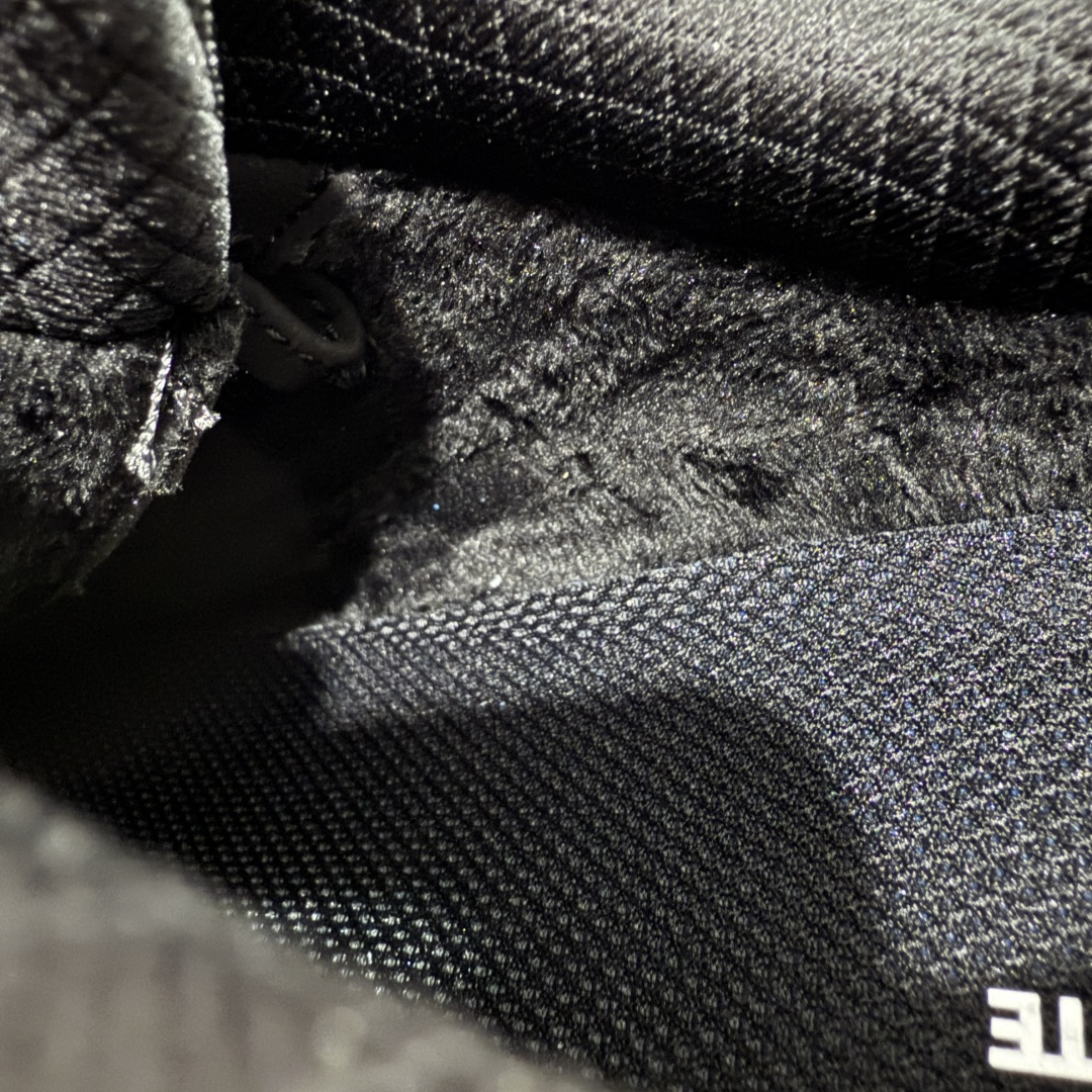 图片[3]-【公司级】DESCENTE BOA 迪桑特缓时尚休闲运动覆盖防水男子越野跑鞋 内里加绒 官方同步 正确细节 正确白色标 正确米其林大底 区别市场错版 适合技术路线单日徒步穿着 aeriosflgtx鞋受到长途野外跑步鞋的启发，适合在变化的地形上进行快速轻快的徒步旅行穿着，舒适而有支撑性，使您充满信心。 该设计与脚部融为一体，可最大限度地减少摩擦，鞋面gore-tex保护膜具有超强防水效果，采用gore隐形适体(invisiblefit)技术，更轻薄舒适。鞋子鞋外底结构vibram®橡胶化合材料，防滑耐磨耐用，tpu鞋头可防磨损，压缩eva泡沫内底以及一体的tpu铁芯提高了灵活性和稳定性。这是一款集功能，户外，颜值于一体的超强登山鞋，强烈推荐💪🏻 尺码： 39-45-选品中心