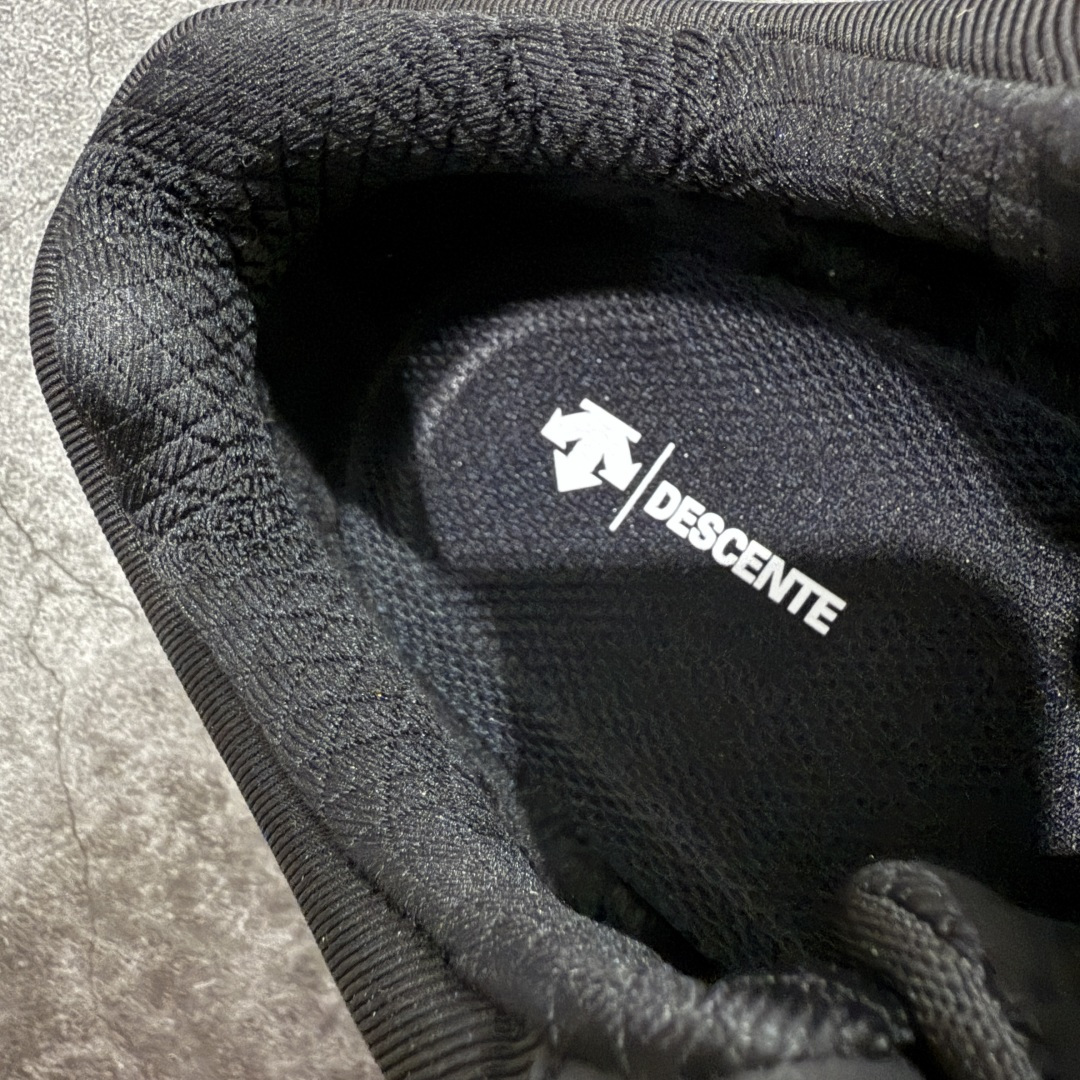 图片[4]-【公司级】DESCENTE BOA 迪桑特缓时尚休闲运动覆盖防水男子越野跑鞋 内里加绒 官方同步 正确细节 正确白色标 正确米其林大底 区别市场错版 适合技术路线单日徒步穿着 aeriosflgtx鞋受到长途野外跑步鞋的启发，适合在变化的地形上进行快速轻快的徒步旅行穿着，舒适而有支撑性，使您充满信心。 该设计与脚部融为一体，可最大限度地减少摩擦，鞋面gore-tex保护膜具有超强防水效果，采用gore隐形适体(invisiblefit)技术，更轻薄舒适。鞋子鞋外底结构vibram®橡胶化合材料，防滑耐磨耐用，tpu鞋头可防磨损，压缩eva泡沫内底以及一体的tpu铁芯提高了灵活性和稳定性。这是一款集功能，户外，颜值于一体的超强登山鞋，强烈推荐💪🏻 尺码： 39-45-选品中心