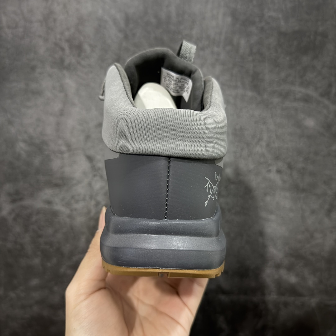 图片[4]-【公司级】Arcteryx始祖鸟Aerios FL Mid 中帮户外功能鞋 灰棕 适合技术路线单日徒步穿着 aeriosfl gtx鞋受到长途野外跑步鞋的启发 适合在变化的地形上进行快速轻快的徒步旅行穿着，舒适而有支撑性，使您充满信心。该设计与脚部融为一体，可最大限度地减少摩擦，gore-tex保护膜可防水，采用gore隐形适体(invisiblefit)技术，更轻薄舒适。敏捷、稳定和技术路线上的自信源于vibram® megagrip外底、压缩eva内底以及一体的tpu 尺码：39-45-选品中心