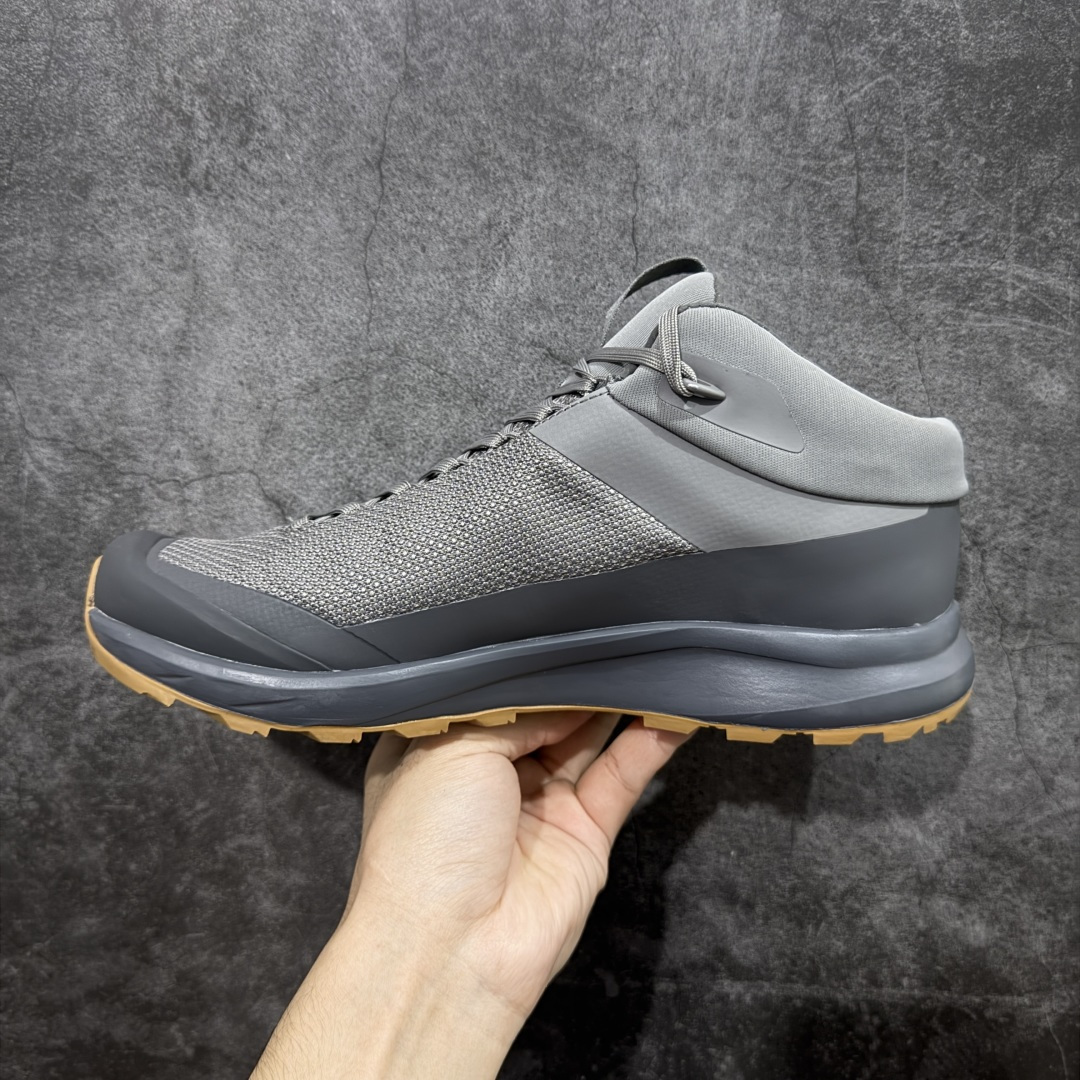 图片[2]-【公司级】Arcteryx始祖鸟Aerios FL Mid 中帮户外功能鞋 灰棕 适合技术路线单日徒步穿着 aeriosfl gtx鞋受到长途野外跑步鞋的启发 适合在变化的地形上进行快速轻快的徒步旅行穿着，舒适而有支撑性，使您充满信心。该设计与脚部融为一体，可最大限度地减少摩擦，gore-tex保护膜可防水，采用gore隐形适体(invisiblefit)技术，更轻薄舒适。敏捷、稳定和技术路线上的自信源于vibram® megagrip外底、压缩eva内底以及一体的tpu 尺码：39-45-选品中心