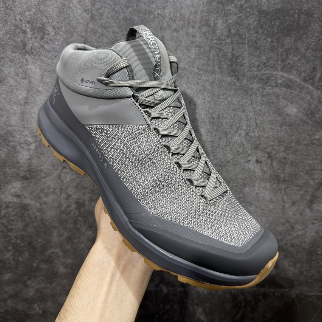 图片[3]-【公司级】Arcteryx始祖鸟Aerios FL Mid 中帮户外功能鞋 灰棕 适合技术路线单日徒步穿着 aeriosfl gtx鞋受到长途野外跑步鞋的启发 适合在变化的地形上进行快速轻快的徒步旅行穿着，舒适而有支撑性，使您充满信心。该设计与脚部融为一体，可最大限度地减少摩擦，gore-tex保护膜可防水，采用gore隐形适体(invisiblefit)技术，更轻薄舒适。敏捷、稳定和技术路线上的自信源于vibram® megagrip外底、压缩eva内底以及一体的tpu 尺码：39-45-选品中心