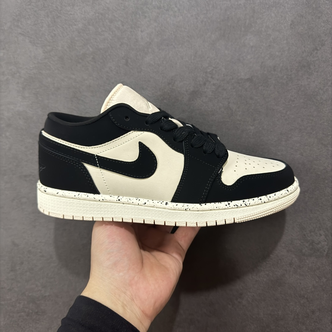 【K版纯原】Air Jordan AJ1 Low 低帮 黑粉泼墨 DC0771-003 全新流水线出品 市场第二梯队最强版 全部原鞋开发 原楦原纸板开发 全鞋电脑针车 原厂内置全掌气垫 原盒内在原标 唯一Zp原版鞋带绑法 免检产品 全新2022版型 全头层皮料 完美零毛边处理 原厂配置全掌气垫 价格定位良心 新配色陆续出货 尺码： 36-46-选品中心