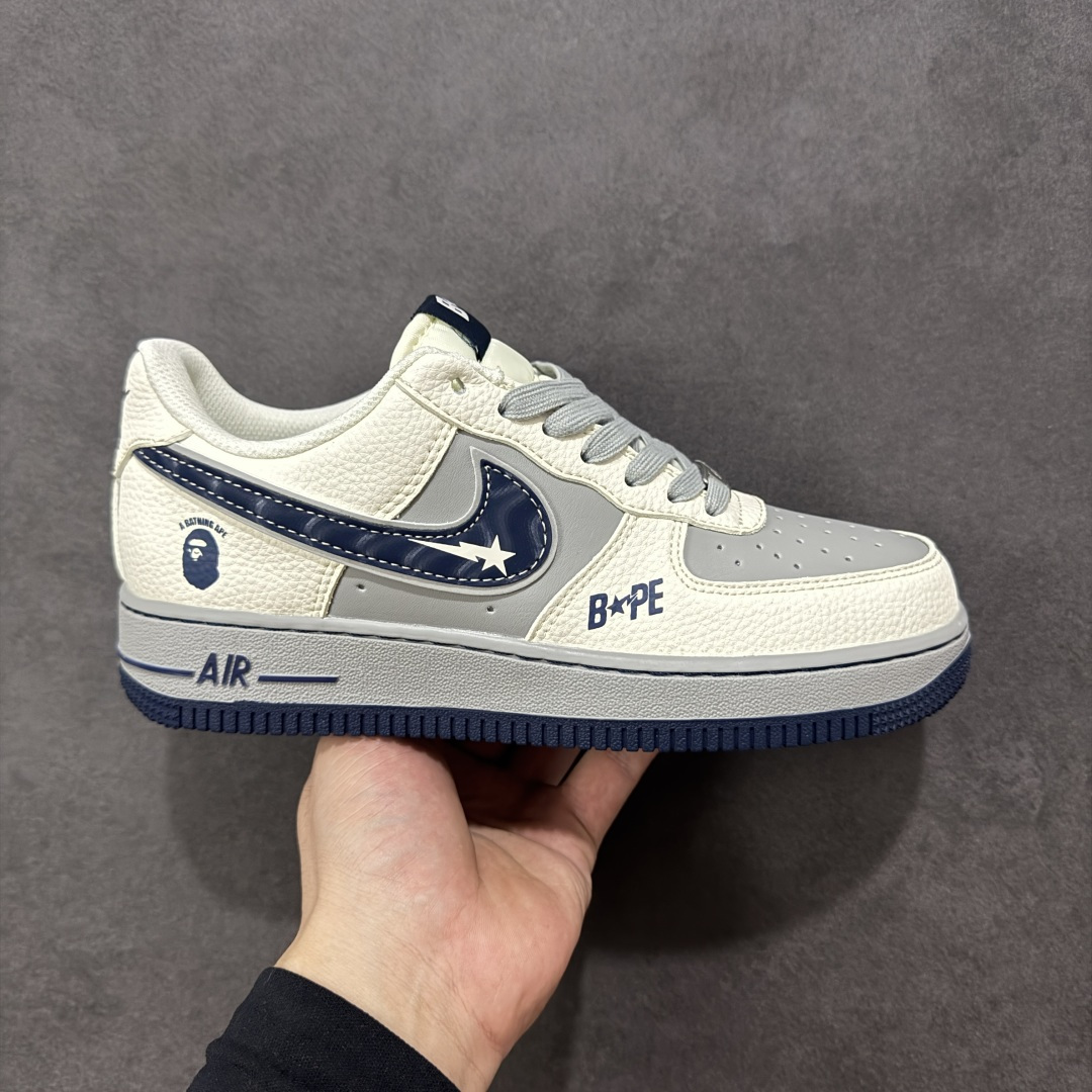 【定制版】Nike Air Force 1\’07 Low 猿人头BaPe联名 米灰蓝 空军一号低帮休闲板鞋 #原楦头原纸板 原装鞋盒 定制五金配件 内置全掌气垫 原厂鞋底 货号:SM6668-111 尺码:36 36.5 37.5 38 38.5 39 40 40.5 41 42 42.5 43 44 44.5 45-选品中心