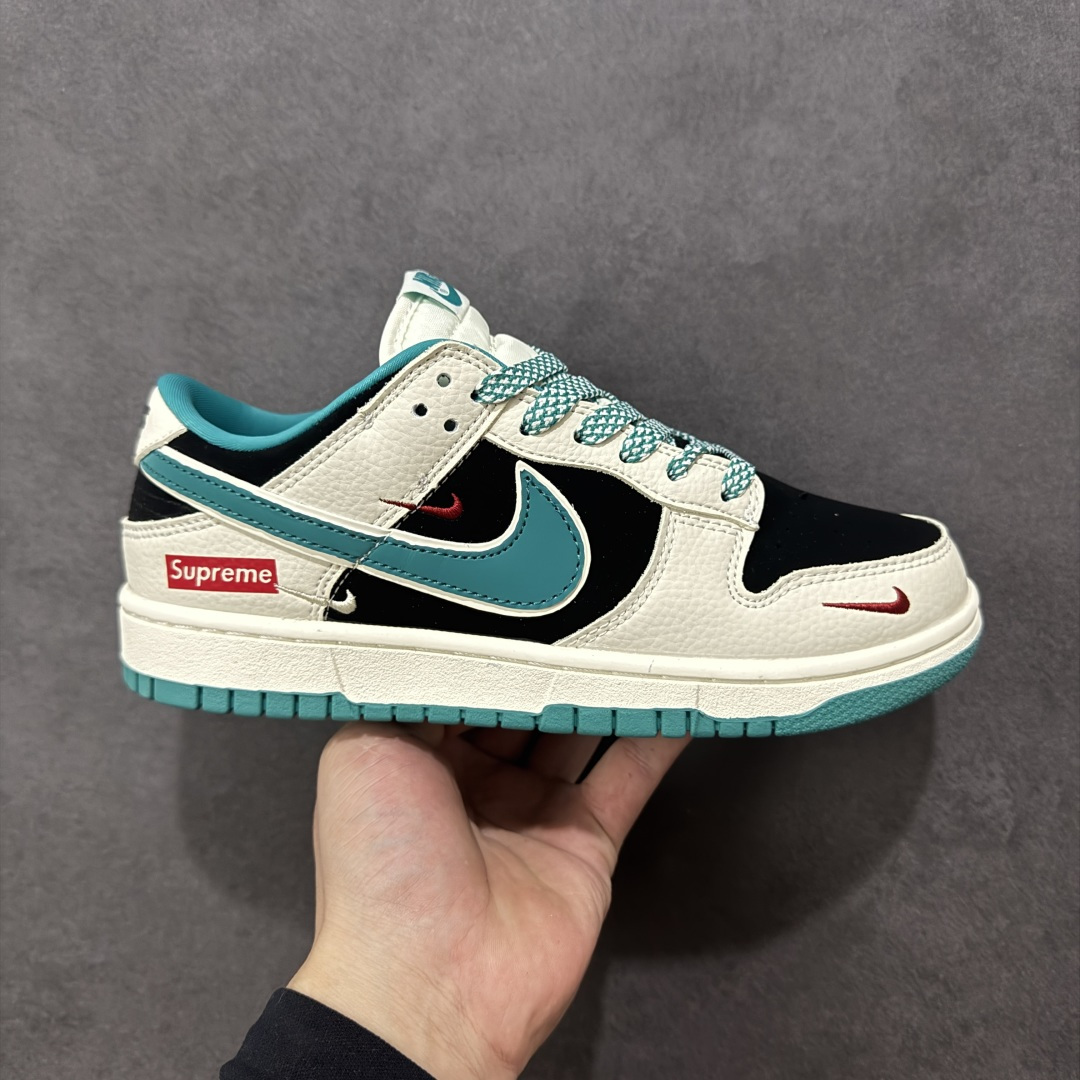 【定制版】Nike SB Dunk Low “Supreme联名——米黑绿三勾” 高端定制 低帮休闲板鞋 定制鞋盒 大厂纯原品质出货 超高清洁度 皮料切割干净无任何毛边 细节完美 货号：SJ8888-004 尺码：36 36.5 37.5 38 38.5 39 40 40.5 41 42 42.5 43 44 44.5 45 编码：HXSB330340-选品中心