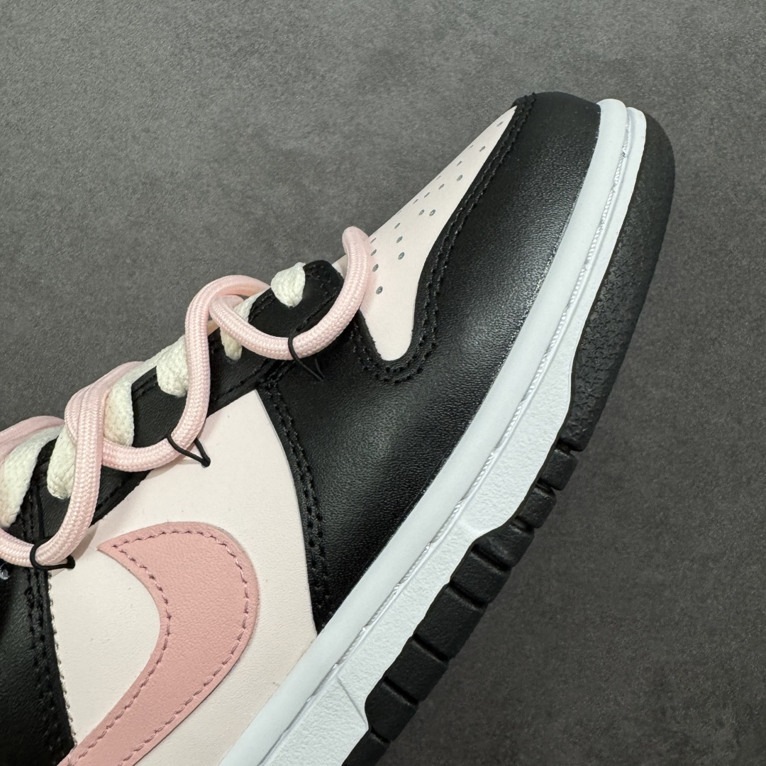 图片[5]-【定制版】Nike Dunk Low 莓莓熊 黑粉 当甜美的莓果粉，遇见深邃的夜幕黑，谱写出一份给少女心的温柔情书。鞋身如同被莓果汁液浸染过的晨曦，侧翼的粉色Swoosh是划过天际的灵动轨迹。独特的鞋带系统，系住的是不拘一格的个性，它懂得你的甜美，更欣赏你的酷。 货号： DD1503-101 尺码： 35.5 36 36.5 37.5 38 38.5 39 40 编码：HXSB290300-选品中心