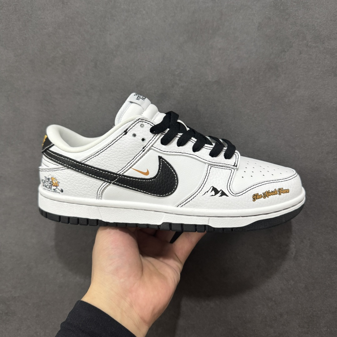 【定制版】#The North Face x Nk SB Dunk Low 定制配色 北面联名 复古低帮休闲百搭板鞋 公司级版本 定制鞋盒 大厂流水生产 超高清洁度 皮料切割干净无任何毛边 橡胶大底 防滑耐磨 舒适上脚 货号:YF9511-911 尺码:36 36.5 37.5 38 38.5 39 40 40.5 41 42 42.5 43 44 44.5 45 编码:HXSB330340-选品中心
