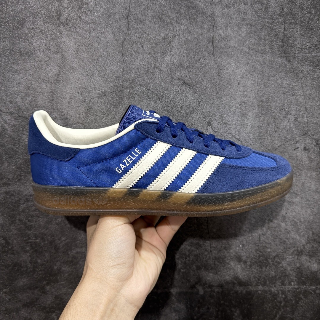 【XC2.0版本】Adidas Originals Gazelle Indoor 防滑低帮T头德训鞋 GZ复古系列 蓝白 JS1410 全新升级批次 正确原厂材料 非普通版本 市场顶级版本完美还原zp细节,注意区别市场任何版本,完全不是一路货色‼️ 全鞋原材料打造,无任何色差,正确鞋型,后跟港宝材料定型,正确微透生胶大底,反口内里头层细腻小牛皮,纸板中底 鞋垫背胶,侧面正确烫金压印字母,所有细节完美还原‼️ 尺码:35.5 36 36.5 37 38 38.5 39 40 40.5 41 42 42.5 43 44 44.5 45-选品中心