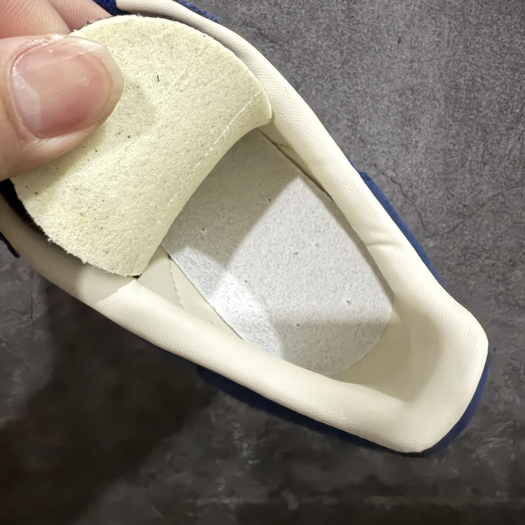 图片[8]-【XC2.0版本】Adidas Originals Gazelle Indoor 防滑低帮T头德训鞋 GZ复古系列 蓝白 JS1410 全新升级批次 正确原厂材料 非普通版本 市场顶级版本完美还原zp细节，注意区别市场任何版本，完全不是一路货色‼️ 全鞋原材料打造，无任何色差，正确鞋型，后跟港宝材料定型，正确微透生胶大底，反口内里头层细腻小牛皮，纸板中底 鞋垫背胶，侧面正确烫金压印字母，所有细节完美还原‼️ 尺码：35.5 36 36.5 37 38 38.5 39 40 40.5 41 42 42.5 43 44 44.5 45-选品中心