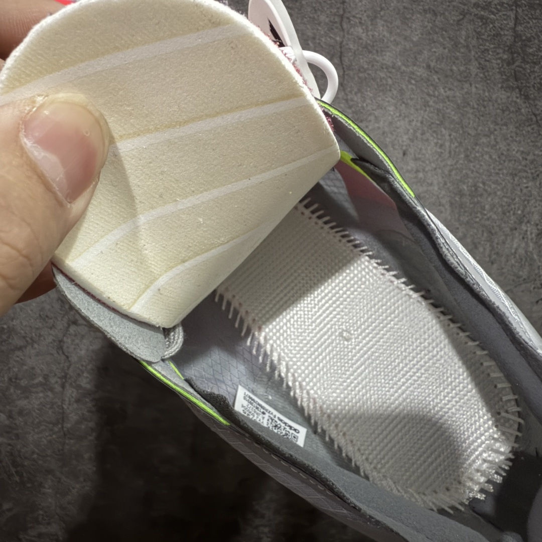 图片[9]-【NO.1纯原】Adidas Adizero Adios Pro 4 M竞训跑步鞋 银红色 JR6372 市场独一档品质 区别所有版本 原鞋购入开发数月 原材料 原档案打造 细节版型一比一 独立双层组合底私模. 搭配ENERGYRODS 2.0真碳柱，每一步都动力满满 鞋面用的是Lightlock技术，轻透又贴合，就像给脚定制的一样。 中底是全掌Lightstrike Pro泡棉，软弹感超绝 真正一比一还原真实脚感💪🏻 尺码：36 36.5 37 38 38.5 39 40 40.5 41 42 42.5 43 44 44.5 45 46-选品中心