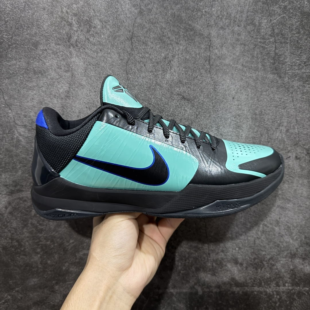 【S2纯原】NK Zoom Kobe ZK5 科比5代 黑绿 IH0274-300 Zoom Turbo气垫➕后掌EVA缓震 实战配置直接拉满 原楦纸板开发 鞋身流线型、后跟塑形 区分土肥圆 原档数据3D打印 鞋面细节匹配原版 全身鞋材卡料色独家定制 唯一正确喷漆SWOOSH NK专利Flyknit飞线科技，给予鞋身足够抗扭矩力 真实底模最大48.5 实战利器 专供海外市场 尺码：40 40.5 41 42 42.5 43 44 44.5 45 46 47.5 48.5 （脚宽、脚胖 建议买大半码） 编码：TT490520-选品中心