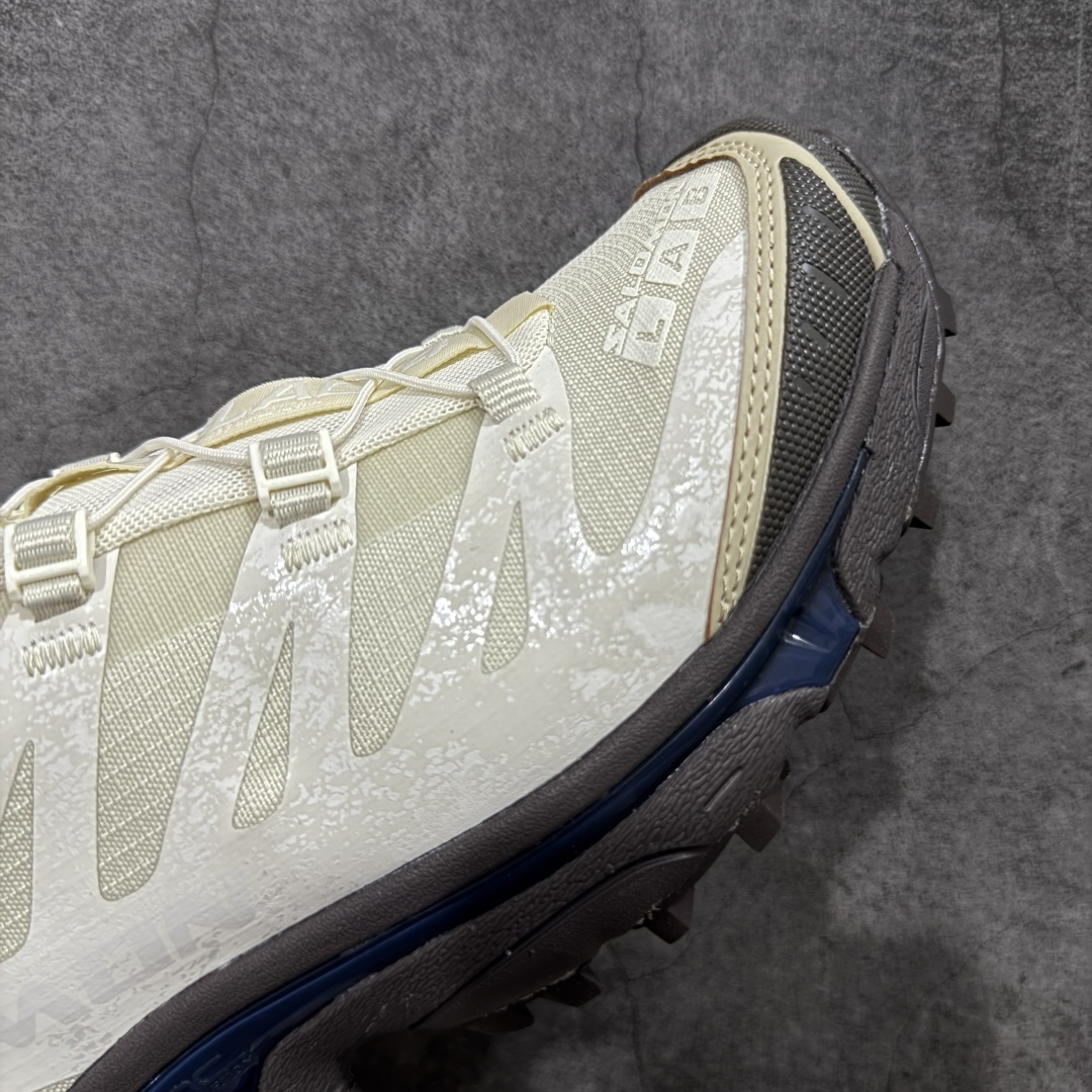 图片[6]-【莞产渠道】Salomon 萨洛蒙 XT-4 OG 复古机能跑鞋 米白棕 478770 经典户外产品 将初代XT 系列越野鞋面与重装徒步QUSET 4D中底融合呈现全新产品 鞋面拥有“SENSIFIT QUICKLACE ”双重组合 搭载 代表性的 4D ADVENCED CHASSIS 鞋底底盘 具备稳定 抓地 防护的综合特性 尺码：36 36.5 37.5 38 38.5 39 40 40.5 41 42 42.5 43 44 44.5 45-选品中心