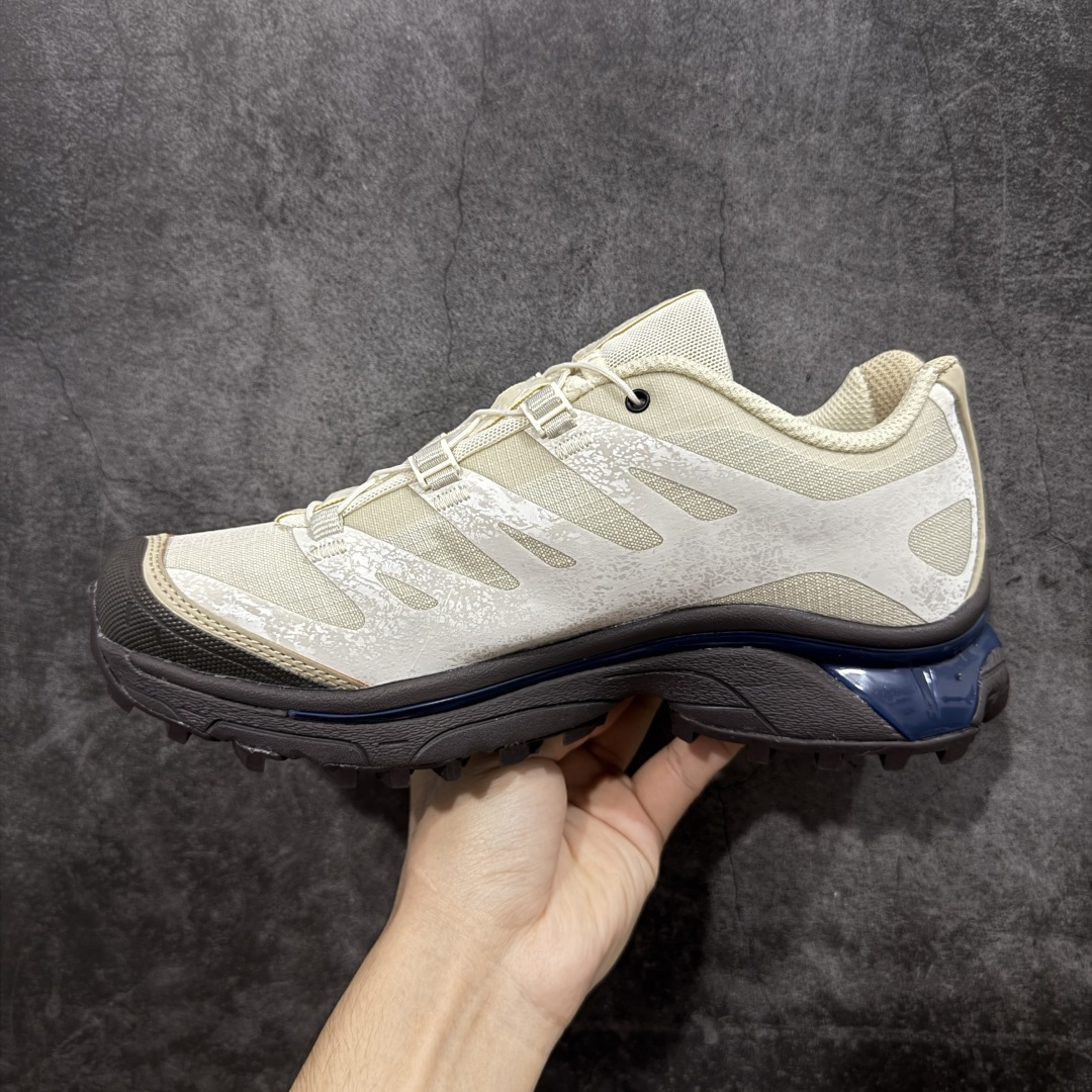 图片[2]-【莞产渠道】Salomon 萨洛蒙 XT-4 OG 复古机能跑鞋 米白棕 478770 经典户外产品 将初代XT 系列越野鞋面与重装徒步QUSET 4D中底融合呈现全新产品 鞋面拥有“SENSIFIT QUICKLACE ”双重组合 搭载 代表性的 4D ADVENCED CHASSIS 鞋底底盘 具备稳定 抓地 防护的综合特性 尺码：36 36.5 37.5 38 38.5 39 40 40.5 41 42 42.5 43 44 44.5 45-选品中心