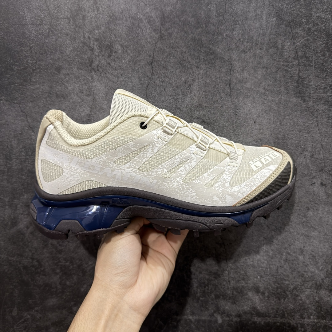 【莞产渠道】Salomon 萨洛蒙 XT-4 OG 复古机能跑鞋 米白棕 478770 经典户外产品 将初代XT 系列越野鞋面与重装徒步QUSET 4D中底融合呈现全新产品 鞋面拥有“SENSIFIT QUICKLACE ”双重组合 搭载 代表性的 4D ADVENCED CHASSIS 鞋底底盘 具备稳定 抓地 防护的综合特性 尺码：36 36.5 37.5 38 38.5 39 40 40.5 41 42 42.5 43 44 44.5 45-选品中心