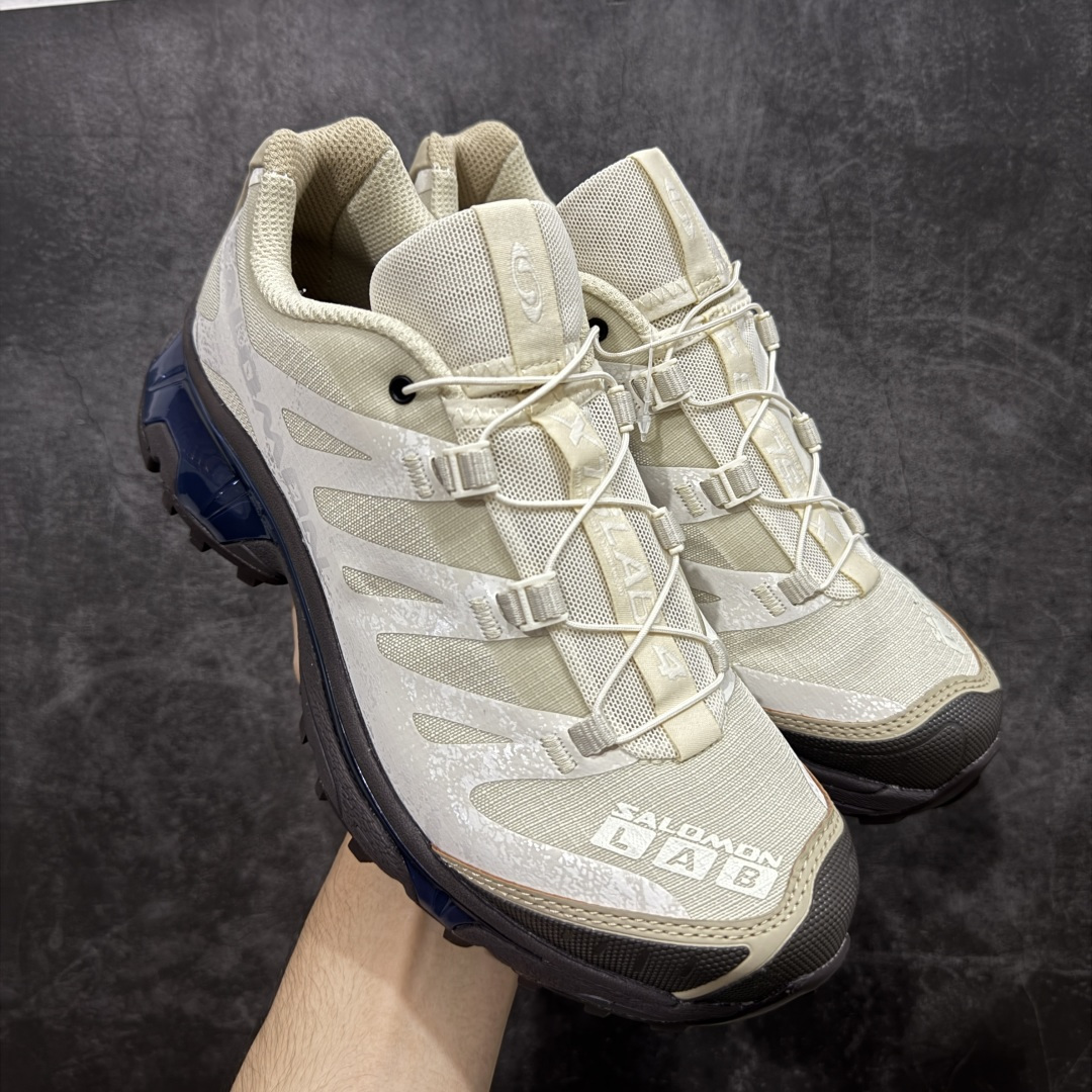 【莞产渠道】Salomon 萨洛蒙 XT-4 OG 复古机能跑鞋 米白棕 478770 经典户外产品 将初代XT 系列越野鞋面与重装徒步QUSET 4D中底融合呈现全新产品 鞋面拥有“SENSIFIT QUICKLACE ”双重组合 搭载 代表性的 4D ADVENCED CHASSIS 鞋底底盘 具备稳定 抓地 防护的综合特性 尺码:36 36.5 37.5 38 38.5 39 40 40.5 41 42 42.5 43 44 44.5 45-选品中心