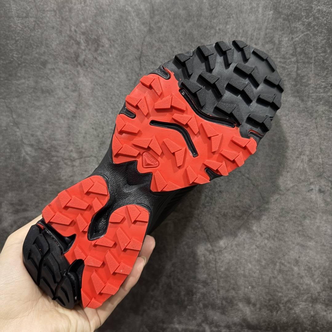 图片[9]-【莞产渠道】Salomon 萨洛蒙 XT-4 OG 复古机能跑鞋 蛇年限定黑红 经典户外产品 将初代XT 系列越野鞋面与重装徒步QUSET 4D中底融合呈现全新产品 鞋面拥有“SENSIFIT QUICKLACE ”双重组合 搭载 代表性的 4D ADVENCED CHASSIS 鞋底底盘 具备稳定 抓地 防护的综合特性 尺码：36 36.5 37.5 38 38.5 39 40 40.5 41 42 42.5 43 44 44.5 45-选品中心