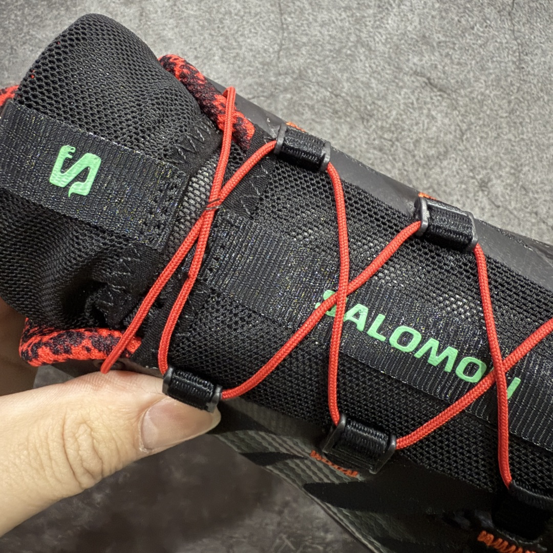 图片[6]-【莞产渠道】Salomon 萨洛蒙 XT-4 OG 复古机能跑鞋 蛇年限定黑红 经典户外产品 将初代XT 系列越野鞋面与重装徒步QUSET 4D中底融合呈现全新产品 鞋面拥有“SENSIFIT QUICKLACE ”双重组合 搭载 代表性的 4D ADVENCED CHASSIS 鞋底底盘 具备稳定 抓地 防护的综合特性 尺码：36 36.5 37.5 38 38.5 39 40 40.5 41 42 42.5 43 44 44.5 45-选品中心