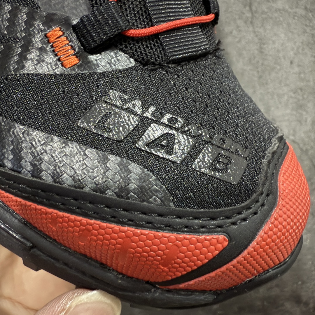 图片[5]-【莞产渠道】Salomon 萨洛蒙 XT-4 OG 复古机能跑鞋 蛇年限定黑红 经典户外产品 将初代XT 系列越野鞋面与重装徒步QUSET 4D中底融合呈现全新产品 鞋面拥有“SENSIFIT QUICKLACE ”双重组合 搭载 代表性的 4D ADVENCED CHASSIS 鞋底底盘 具备稳定 抓地 防护的综合特性 尺码：36 36.5 37.5 38 38.5 39 40 40.5 41 42 42.5 43 44 44.5 45-选品中心