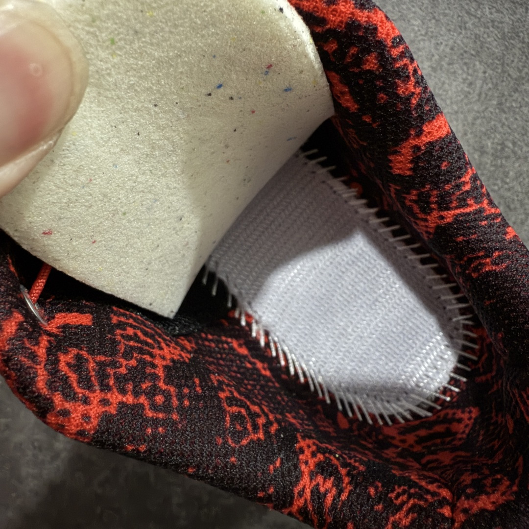 图片[8]-【莞产渠道】Salomon 萨洛蒙 XT-4 OG 复古机能跑鞋 蛇年限定黑红 经典户外产品 将初代XT 系列越野鞋面与重装徒步QUSET 4D中底融合呈现全新产品 鞋面拥有“SENSIFIT QUICKLACE ”双重组合 搭载 代表性的 4D ADVENCED CHASSIS 鞋底底盘 具备稳定 抓地 防护的综合特性 尺码：36 36.5 37.5 38 38.5 39 40 40.5 41 42 42.5 43 44 44.5 45-选品中心