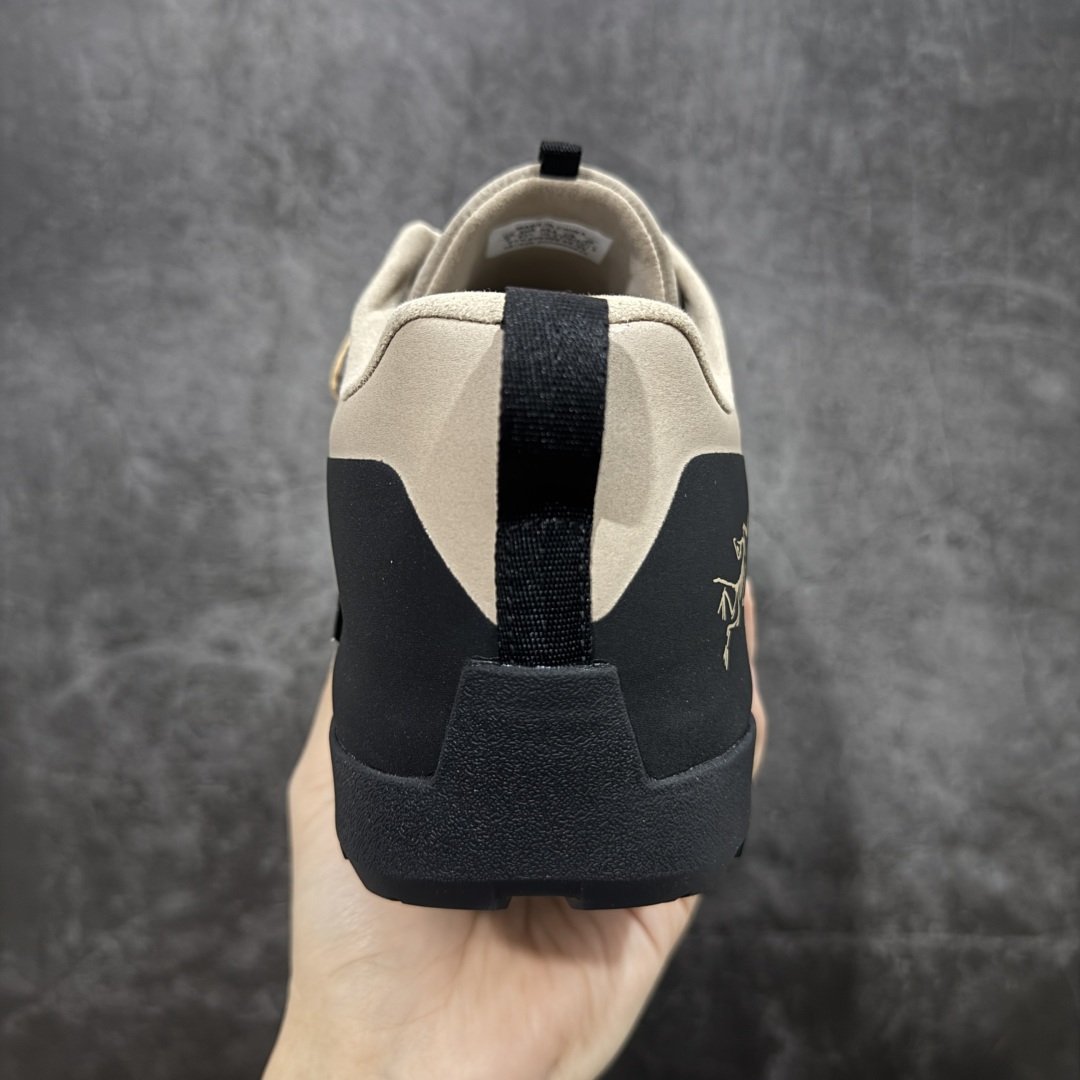 图片[4]-【莞产原盒版】Arcteryx始祖鸟 Konseal Shoe 舒适 防滑耐磨透气支撑抓地 登山鞋 沙色 黑棕 正确原盒 全鞋采用头层麂皮 耐磨防滑黄金V底 莞产高品质 区别市场通货 代购指定版本 原数据开发 不掉标 正确高频字体 鸟爪细节完美 区别市场公版货 错误字体货 中底带钢印上脚舒适轻便无负重感 四季百搭 始祖鸟 KONSEAL 轻量户外鞋，这双鞋，不仅仅可以穿着逛街上班，更可以穿着徒步旅游甚至攀岩！说实话，没多少人真的会去攀岩，经我们试穿，这双鞋，日常穿也是非常舒服轻便！搭配日常的衣服完全不违和！结构中底TPU底盘，保护双脚。配置3D模具保护双脚+一体化系带系统，鞋面防撕裂网布、TPU保护膜和牛巴革合成面料，喜欢放心入！这种类型的鞋子咱们家超难得遇到一次，喜欢一定不要错过 尺码：39-45-选品中心