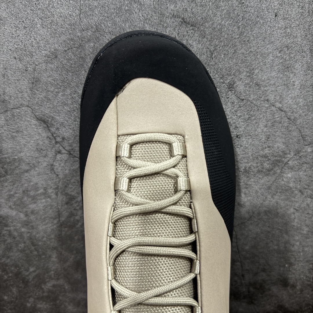 图片[5]-【莞产原盒版】Arcteryx始祖鸟 Konseal Shoe 舒适 防滑耐磨透气支撑抓地 登山鞋 沙色 黑棕 正确原盒 全鞋采用头层麂皮 耐磨防滑黄金V底 莞产高品质 区别市场通货 代购指定版本 原数据开发 不掉标 正确高频字体 鸟爪细节完美 区别市场公版货 错误字体货 中底带钢印上脚舒适轻便无负重感 四季百搭 始祖鸟 KONSEAL 轻量户外鞋，这双鞋，不仅仅可以穿着逛街上班，更可以穿着徒步旅游甚至攀岩！说实话，没多少人真的会去攀岩，经我们试穿，这双鞋，日常穿也是非常舒服轻便！搭配日常的衣服完全不违和！结构中底TPU底盘，保护双脚。配置3D模具保护双脚+一体化系带系统，鞋面防撕裂网布、TPU保护膜和牛巴革合成面料，喜欢放心入！这种类型的鞋子咱们家超难得遇到一次，喜欢一定不要错过 尺码：39-45-选品中心