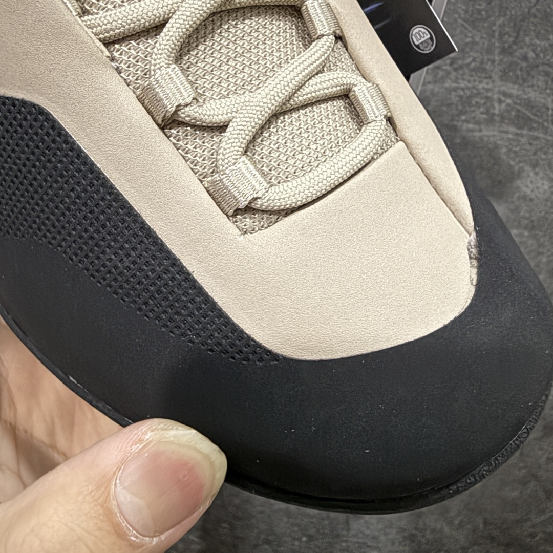 图片[4]-【莞产原盒版】Arcteryx始祖鸟 Konseal Shoe 舒适 防滑耐磨透气支撑抓地 登山鞋 沙色 黑棕 正确原盒 全鞋采用头层麂皮 耐磨防滑黄金V底 莞产高品质 区别市场通货 代购指定版本 原数据开发 不掉标 正确高频字体 鸟爪细节完美 区别市场公版货 错误字体货 中底带钢印上脚舒适轻便无负重感 四季百搭 始祖鸟 KONSEAL 轻量户外鞋，这双鞋，不仅仅可以穿着逛街上班，更可以穿着徒步旅游甚至攀岩！说实话，没多少人真的会去攀岩，经我们试穿，这双鞋，日常穿也是非常舒服轻便！搭配日常的衣服完全不违和！结构中底TPU底盘，保护双脚。配置3D模具保护双脚+一体化系带系统，鞋面防撕裂网布、TPU保护膜和牛巴革合成面料，喜欢放心入！这种类型的鞋子咱们家超难得遇到一次，喜欢一定不要错过 尺码：39-45-选品中心