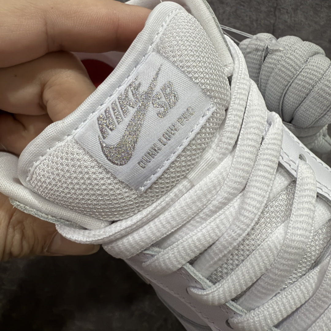 图片[7]-【纯原M版】 Supreme x Nike SB DUNK 低帮联名板鞋 货号：HQ8487-100 国内一线头部大厂出品 高端零售专供品质 全套原厂数据 原厂皮料 原厂辅料打造 德国进口真空加硫定型工艺 一码一模 真实半码 全方位细节全部到位 细节处理比正品更顶！ 尺码：40 40.5 41 42 42.5 43 44 44.5 45 46 47.5-选品中心