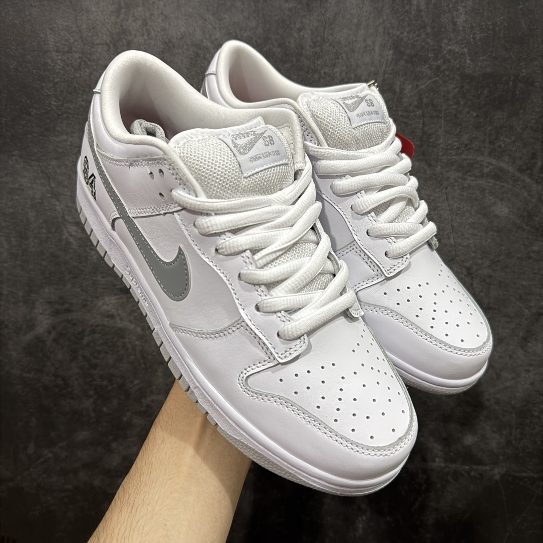 【纯原M版】 Supreme x Nike SB DUNK 低帮联名板鞋 货号:HQ8487-100 国内一线头部大厂出品 高端零售专供品质 全套原厂数据 原厂皮料 原厂辅料打造 德国进口真空加硫定型工艺 一码一模 真实半码 全方位细节全部到位 细节处理比正品更顶! 尺码:40 40.5 41 42 42.5 43 44 44.5 45 46 47.5-选品中心