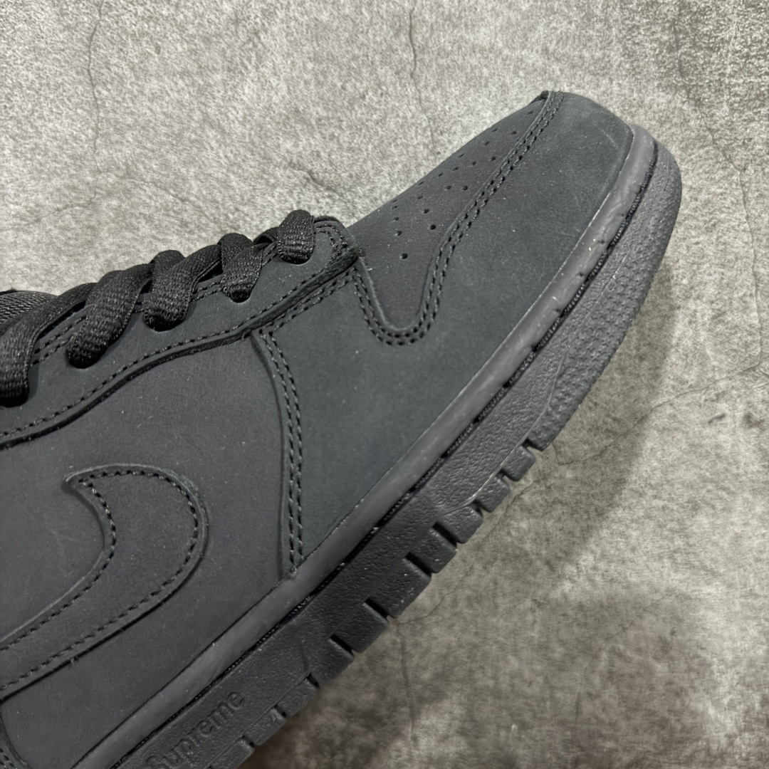 图片[6]-【纯原M版】 Supreme x Nike SB DUNK 低帮联名板鞋 货号：HQ8487-001 国内一线头部大厂出品 高端零售专供品质 全套原厂数据 原厂皮料 原厂辅料打造 德国进口真空加硫定型工艺 一码一模 真实半码 全方位细节全部到位 细节处理比正品更顶！ 尺码：40 40.5 41 42 42.5 43 44 44.5 45 46 47.5-选品中心