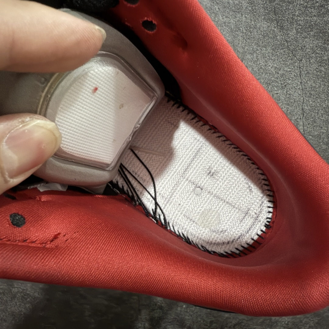 图片[8]-【纯原M版】 Supreme x Nike SB DUNK 低帮联名板鞋 货号：HQ8487-001 国内一线头部大厂出品 高端零售专供品质 全套原厂数据 原厂皮料 原厂辅料打造 德国进口真空加硫定型工艺 一码一模 真实半码 全方位细节全部到位 细节处理比正品更顶！ 尺码：40 40.5 41 42 42.5 43 44 44.5 45 46 47.5-选品中心