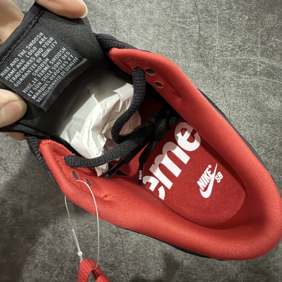 图片[7]-【纯原M版】 Supreme x Nike SB DUNK 低帮联名板鞋 货号：HQ8487-001 国内一线头部大厂出品 高端零售专供品质 全套原厂数据 原厂皮料 原厂辅料打造 德国进口真空加硫定型工艺 一码一模 真实半码 全方位细节全部到位 细节处理比正品更顶！ 尺码：40 40.5 41 42 42.5 43 44 44.5 45 46 47.5-选品中心