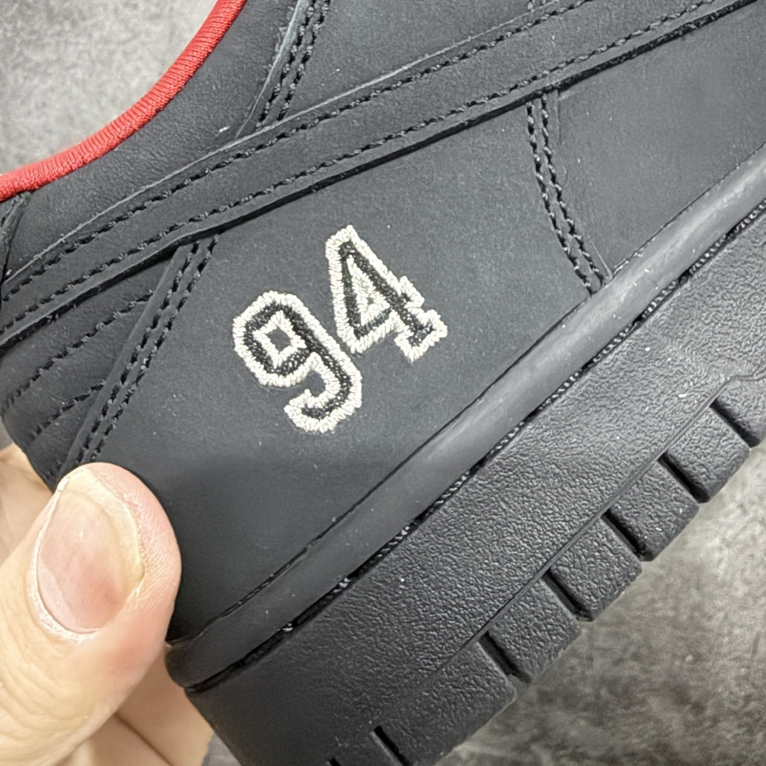 图片[3]-【纯原M版】 Supreme x Nike SB DUNK 低帮联名板鞋 货号：HQ8487-001 国内一线头部大厂出品 高端零售专供品质 全套原厂数据 原厂皮料 原厂辅料打造 德国进口真空加硫定型工艺 一码一模 真实半码 全方位细节全部到位 细节处理比正品更顶！ 尺码：40 40.5 41 42 42.5 43 44 44.5 45 46 47.5-选品中心