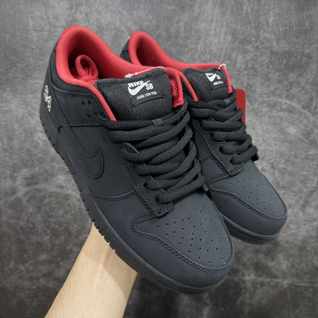 【纯原M版】 Supreme x Nike SB DUNK 低帮联名板鞋 货号:HQ8487-001 国内一线头部大厂出品 高端零售专供品质 全套原厂数据 原厂皮料 原厂辅料打造 德国进口真空加硫定型工艺 一码一模 真实半码 全方位细节全部到位 细节处理比正品更顶! 尺码:40 40.5 41 42 42.5 43 44 44.5 45 46 47.5-选品中心