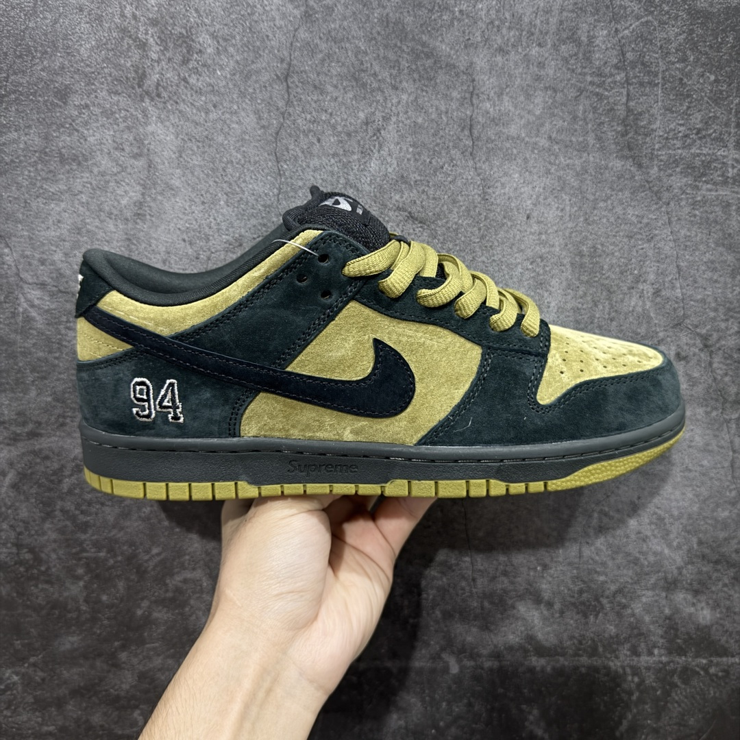 【纯原M版】 Supreme x Nike SB DUNK 低帮联名板鞋 货号:HQ8487-300 国内一线头部大厂出品 高端零售专供品质 全套原厂数据 原厂皮料 原厂辅料打造 德国进口真空加硫定型工艺 一码一模 真实半码 全方位细节全部到位 细节处理比正品更顶! 尺码:40 40.5 41 42 42.5 43 44 44.5 45 46 47.5-选品中心
