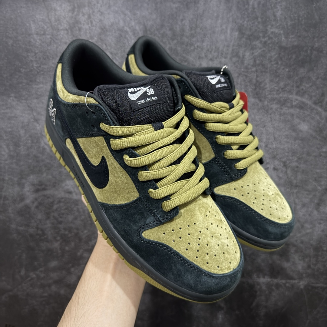 【纯原M版】 Supreme x Nike SB DUNK 低帮联名板鞋 货号:HQ8487-300 国内一线头部大厂出品 高端零售专供品质 全套原厂数据 原厂皮料 原厂辅料打造 德国进口真空加硫定型工艺 一码一模 真实半码 全方位细节全部到位 细节处理比正品更顶! 尺码:40 40.5 41 42 42.5 43 44 44.5 45 46 47.5-选品中心