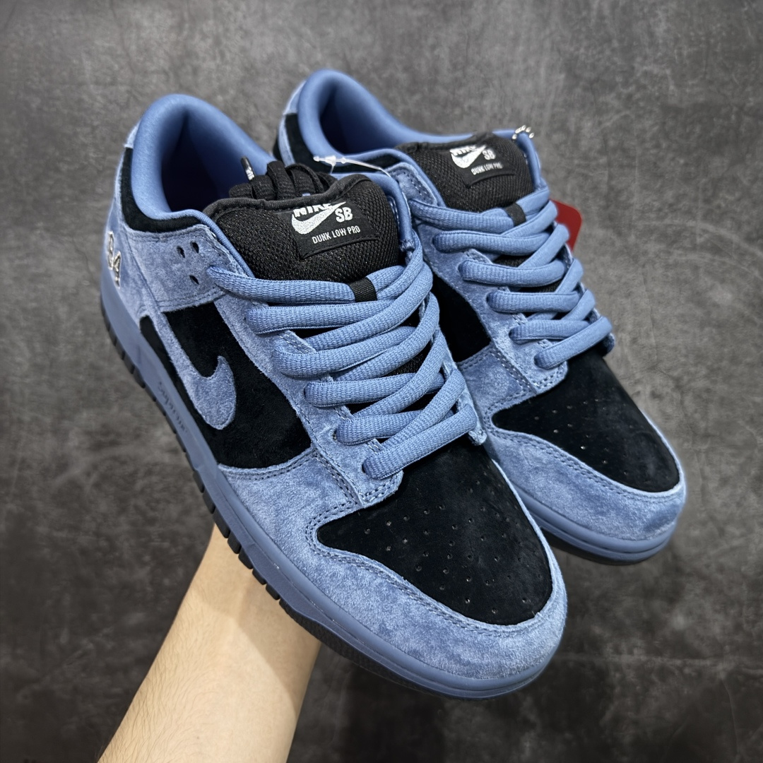 【纯原M版】 Supreme x Nike SB DUNK 低帮联名板鞋 货号:HQ8487-400 国内一线头部大厂出品 高端零售专供品质 全套原厂数据 原厂皮料 原厂辅料打造 德国进口真空加硫定型工艺 一码一模 真实半码 全方位细节全部到位 细节处理比正品更顶! 尺码:40 40.5 41 42 42.5 43 44 44.5 45 46 47.5-选品中心