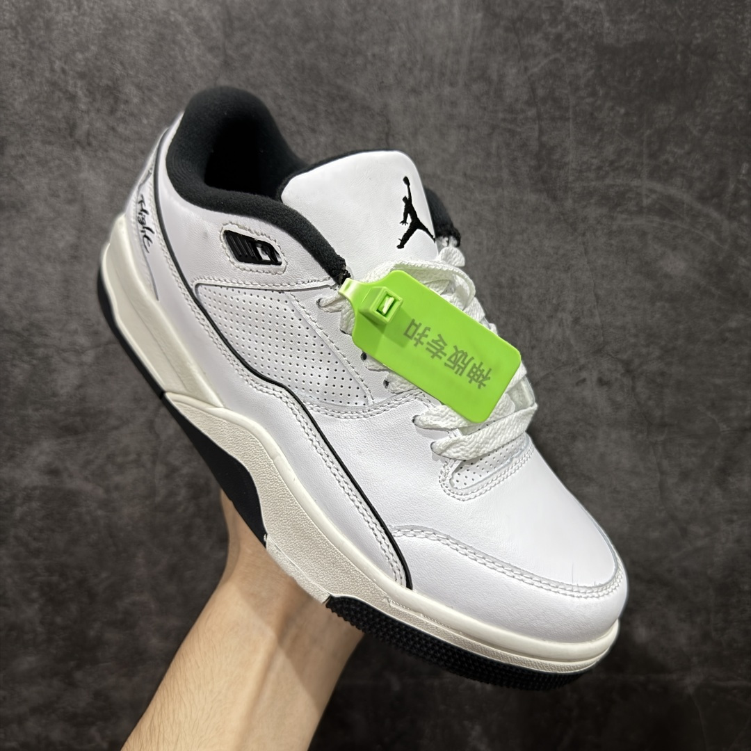 图片[3]-【神版】Air Jordan 4 Retro Flight Court 低帮 黑粉 AJ4 乔丹4代 aj4 乔4 低邦 乔丹篮球鞋系列 目前此系列市场最优版本 头层带半码 区别市场通货 鞋款整体以黑色翻毛皮打造，搭配侧身黑色麂皮框架，鞋舌及后跟Jumpman Logo分别采用黑色、灰色刺绣点缀，后跟侧身Flighth字样也辅以灰色刺绣呈现，秉承轻量化的速度型篮球鞋设计思想完成设计，降低重量的同时提升舒适度，中底延续前作使用了分离式后掌可视化Air Soleb气垫。鞋带孔和后跟鞋提以籃网为造型灵感，将篮球运动巧妙融入到鞋款的设计之中，使鞋身整体富有流动性、节奏感和优雅气质。 货号：HF3255-100 尺码：36 36.5 37.5 38 38.5 39 40 40.5 41 42 42.5 43 44 44.5 45-选品中心