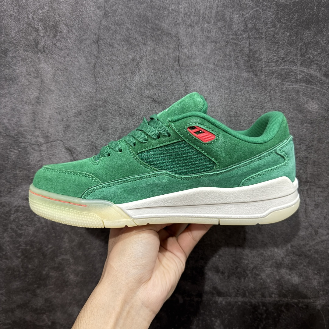 图片[2]-【神版】Air Jordan 4 Retro Flight Court 低帮 黑粉 AJ4 乔丹4代 aj4 乔4 低邦 乔丹篮球鞋系列 目前此系列市场最优版本 头层带半码 区别市场通货 鞋款整体以黑色翻毛皮打造，搭配侧身黑色麂皮框架，鞋舌及后跟Jumpman Logo分别采用黑色、灰色刺绣点缀，后跟侧身Flighth字样也辅以灰色刺绣呈现，秉承轻量化的速度型篮球鞋设计思想完成设计，降低重量的同时提升舒适度，中底延续前作使用了分离式后掌可视化Air Soleb气垫。鞋带孔和后跟鞋提以籃网为造型灵感，将篮球运动巧妙融入到鞋款的设计之中，使鞋身整体富有流动性、节奏感和优雅气质。 货号：HF3255-300 尺码：36 36.5 37.5 38 38.5 39 40 40.5 41 42 42.5 43 44 44.5 45-选品中心