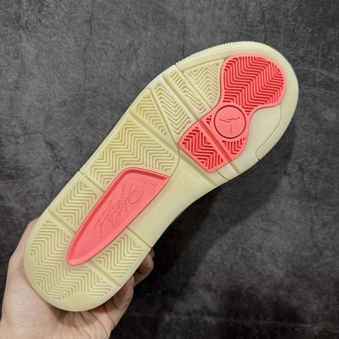 图片[9]-【神版】Air Jordan 4 Retro Flight Court 低帮 黑粉 AJ4 乔丹4代 aj4 乔4 低邦 乔丹篮球鞋系列 目前此系列市场最优版本 头层带半码 区别市场通货 鞋款整体以黑色翻毛皮打造，搭配侧身黑色麂皮框架，鞋舌及后跟Jumpman Logo分别采用黑色、灰色刺绣点缀，后跟侧身Flighth字样也辅以灰色刺绣呈现，秉承轻量化的速度型篮球鞋设计思想完成设计，降低重量的同时提升舒适度，中底延续前作使用了分离式后掌可视化Air Soleb气垫。鞋带孔和后跟鞋提以籃网为造型灵感，将篮球运动巧妙融入到鞋款的设计之中，使鞋身整体富有流动性、节奏感和优雅气质。 货号：HF3255-300 尺码：36 36.5 37.5 38 38.5 39 40 40.5 41 42 42.5 43 44 44.5 45-选品中心