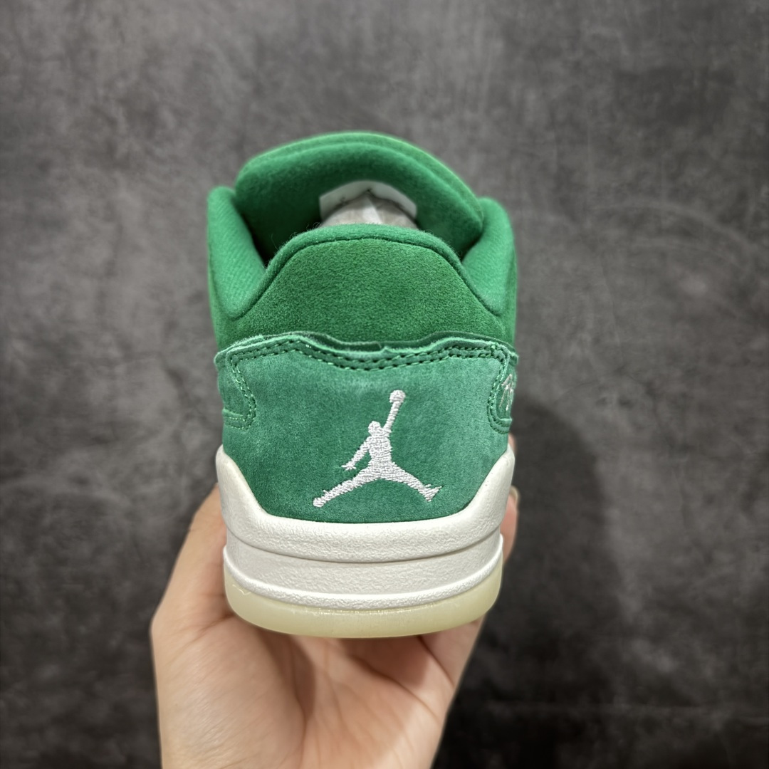 图片[4]-【神版】Air Jordan 4 Retro Flight Court 低帮 黑粉 AJ4 乔丹4代 aj4 乔4 低邦 乔丹篮球鞋系列 目前此系列市场最优版本 头层带半码 区别市场通货 鞋款整体以黑色翻毛皮打造，搭配侧身黑色麂皮框架，鞋舌及后跟Jumpman Logo分别采用黑色、灰色刺绣点缀，后跟侧身Flighth字样也辅以灰色刺绣呈现，秉承轻量化的速度型篮球鞋设计思想完成设计，降低重量的同时提升舒适度，中底延续前作使用了分离式后掌可视化Air Soleb气垫。鞋带孔和后跟鞋提以籃网为造型灵感，将篮球运动巧妙融入到鞋款的设计之中，使鞋身整体富有流动性、节奏感和优雅气质。 货号：HF3255-300 尺码：36 36.5 37.5 38 38.5 39 40 40.5 41 42 42.5 43 44 44.5 45-选品中心