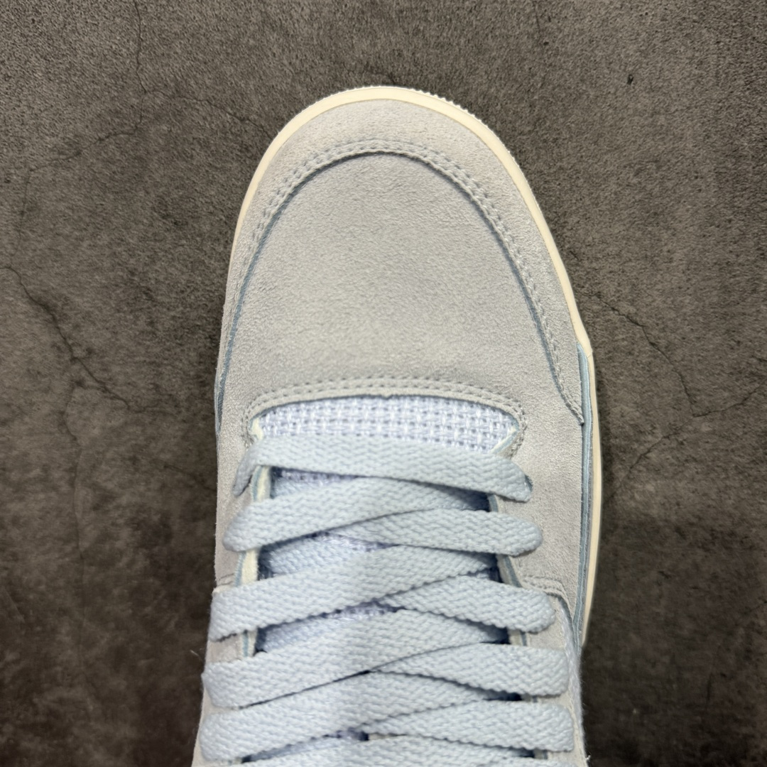 图片[5]-【神版】Air Jordan 4 Retro Flight Court 低帮 黑粉 AJ4 乔丹4代 aj4 乔4 低邦 乔丹篮球鞋系列 目前此系列市场最优版本 头层带半码 区别市场通货 鞋款整体以黑色翻毛皮打造，搭配侧身黑色麂皮框架，鞋舌及后跟Jumpman Logo分别采用黑色、灰色刺绣点缀，后跟侧身Flighth字样也辅以灰色刺绣呈现，秉承轻量化的速度型篮球鞋设计思想完成设计，降低重量的同时提升舒适度，中底延续前作使用了分离式后掌可视化Air Soleb气垫。鞋带孔和后跟鞋提以籃网为造型灵感，将篮球运动巧妙融入到鞋款的设计之中，使鞋身整体富有流动性、节奏感和优雅气质。 货号：FZ9854-400 尺码：36 36.5 37.5 38 38.5 39 40 40.5 41 42 42.5 43 44 44.5 45-选品中心