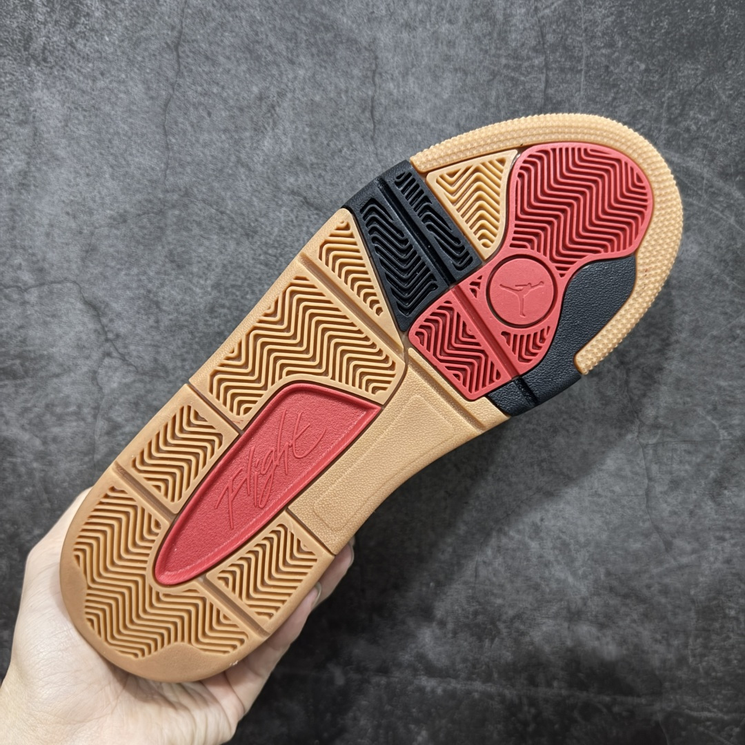 图片[9]-【神版】Air Jordan 4 Retro Flight Court 低帮 黑粉 AJ4 乔丹4代 aj4 乔4 低邦 黑粉 乔丹篮球鞋系列 目前此系列市场最优版本 头层带半码 区别市场通货 鞋款整体以黑色翻毛皮打造，搭配侧身黑色麂皮框架，鞋舌及后跟Jumpman Logo分别采用黑色、灰色刺绣点缀，后跟侧身Flighth字样也辅以灰色刺绣呈现，秉承轻量化的速度型篮球鞋设计思想完成设计，降低重量的同时提升舒适度，中底延续前作使用了分离式后掌可视化Air Soleb气垫。鞋带孔和后跟鞋提以籃网为造型灵感，将篮球运动巧妙融入到鞋款的设计之中，使鞋身整体富有流动性、节奏感和优雅气质。 货号：HF3255-001 尺码：36 36.5 37.5 38 38.5 39 40 40.5 41 42 42.5 43 44 44.5 45-选品中心