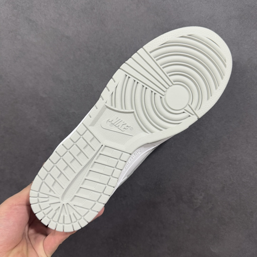 图片[9]-【公司级】Supreme x NK Dunk Low 低帮Sup联名 专业dunk大厂出品 品质第一梯队 原材料麂皮打造 原鞋开发 版型完美 全新 Supreme × Nike SB Dunk Low “94” Pack 终于要了 后跟“94”标注Supreme创立年份，中底联名Logo 情怀系列 货号：HQ8487-100 尺码：36-46带半码 编码：YBB260270-选品中心