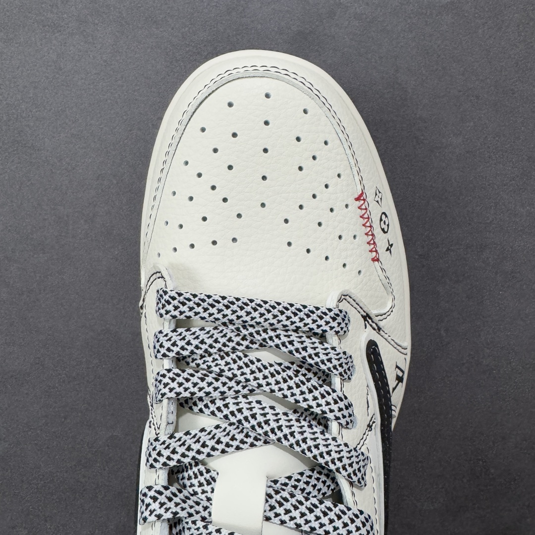 图片[8]-【定制版】Travis Scott x Fragment Design x Air Jordan 1 Low OG SP AJ1 乔1 LV联名 黑勾红标 低帮文化休闲板鞋 CX5050-Y30  #多方联名合作融合了Travis Scott 独特的音乐风格，藤原浩个性的设计风格以及Jordan品牌的经典元素 使其成为一双具有独特身份和价值的鞋子 清新而立体的外观加上联名标识更突出了其独特身份 这种配色方案显示出活力和时尚感 在视觉上引人注目 鞋身的质感和细腻的细节处理使其显得高端而格调十足 这款“倒钩”联名是设计与创意完美结合 融合多方的个性风格是一款备受瞩目的潮流鞋款  尺码：36 36.5 37.5 38 38.5 39 40 40.5 41 42 42.5 43 44 44.5 45 编码：HXSB330340-选品中心