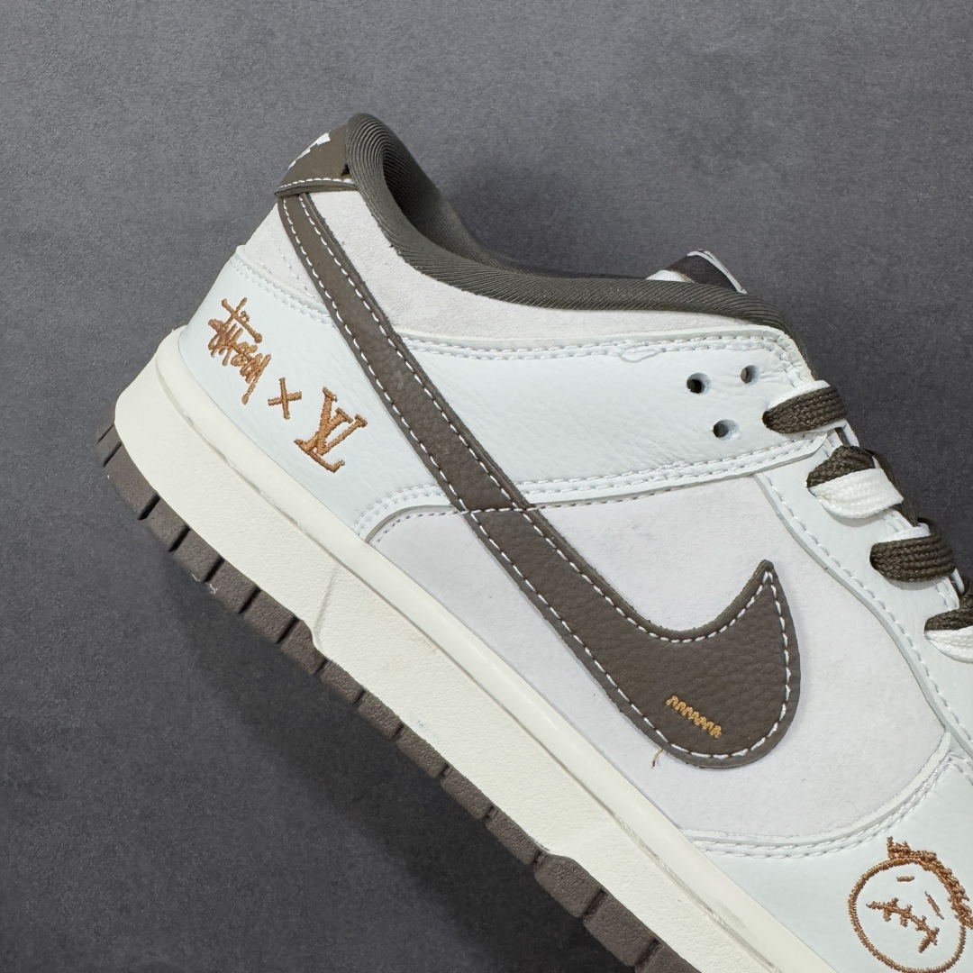 图片[6]-【定制版】Nike SB Dunk 斯图西 LV 三方联名——奶白灰 高端定制 低帮休闲板鞋 定制鞋盒 大厂纯原品质出货 超高清洁度 高级麂皮 皮料切割干净无任何毛边 细节完美 货号：SG6688-003 尺码：36 36.5 37.5 38 38.5 39 40 40.5 41 42 42.5 43 44 44.5 45 编码：HXSB330340-选品中心