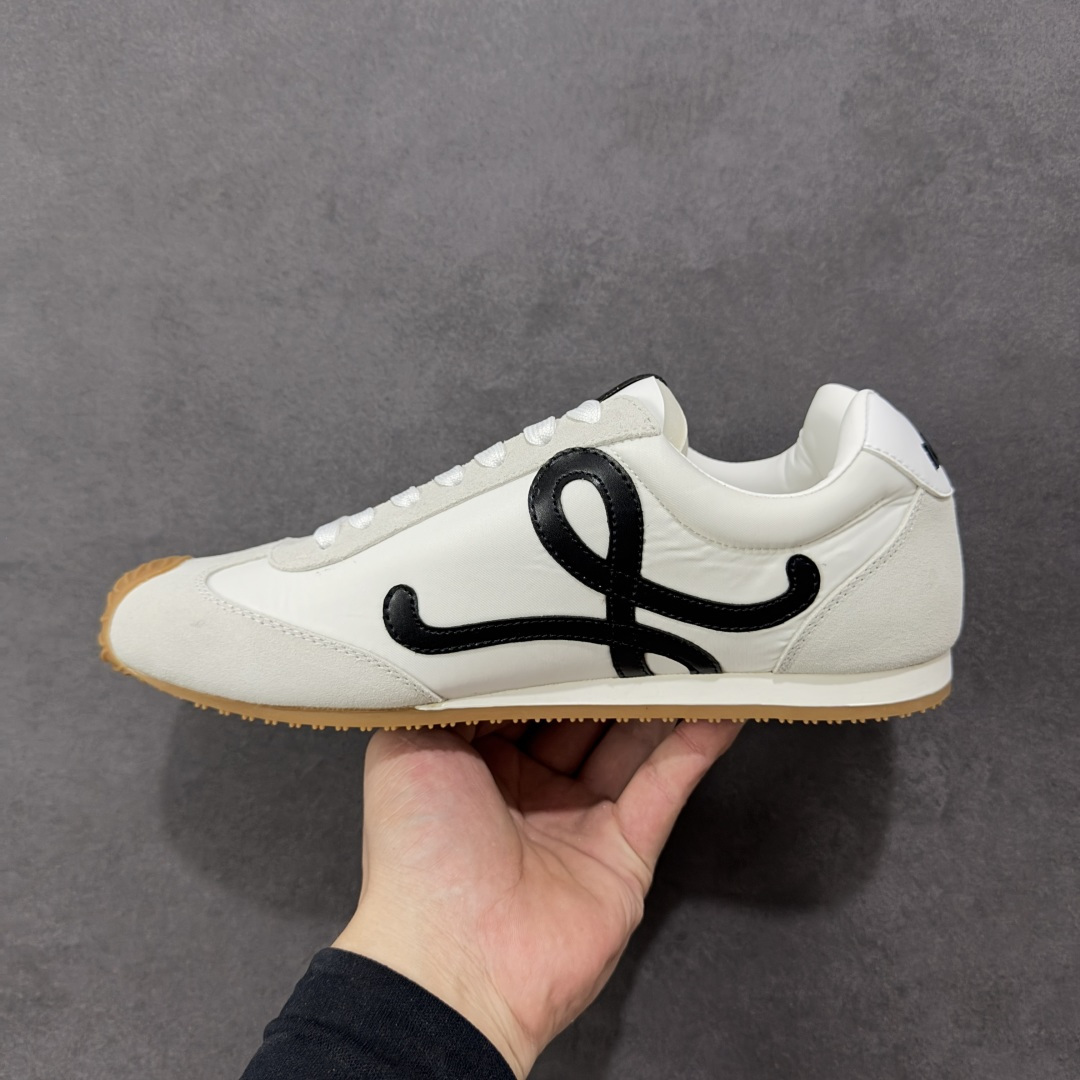 图片[2]-【公司级礼盒版】罗意威LOEWE 2025 Ballet Runner2.0 新款芭蕾舞鞋 双层精美礼盒包装 细节完美 裁边清洁度超高 无毛边 版型和材质均1比1复刻 内里头层皮料 价格合理不杀猪 中端版本品质💪🏻 尺码 35-45-选品中心