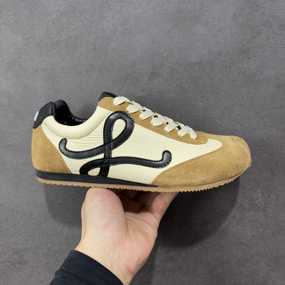 【公司级礼盒版】罗意威LOEWE 2025 Ballet Runner2.0 新款芭蕾舞鞋 双层精美礼盒包装 细节完美 裁边清洁度超高 无毛边 版型和材质均1比1复刻 内里头层皮料 价格合理不杀猪 中端版本品质💪🏻 尺码 35-45-选品中心